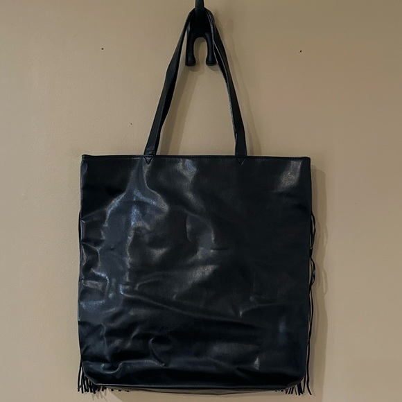 Victoria’s Secret Large Flirty Fringe Tote Bag – Black Vegan Leather - Picture 3 of 4